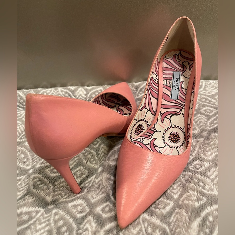 Prada Beige Pink Leather Classic Pointy
Toe Pumps - Picture 6 of 10